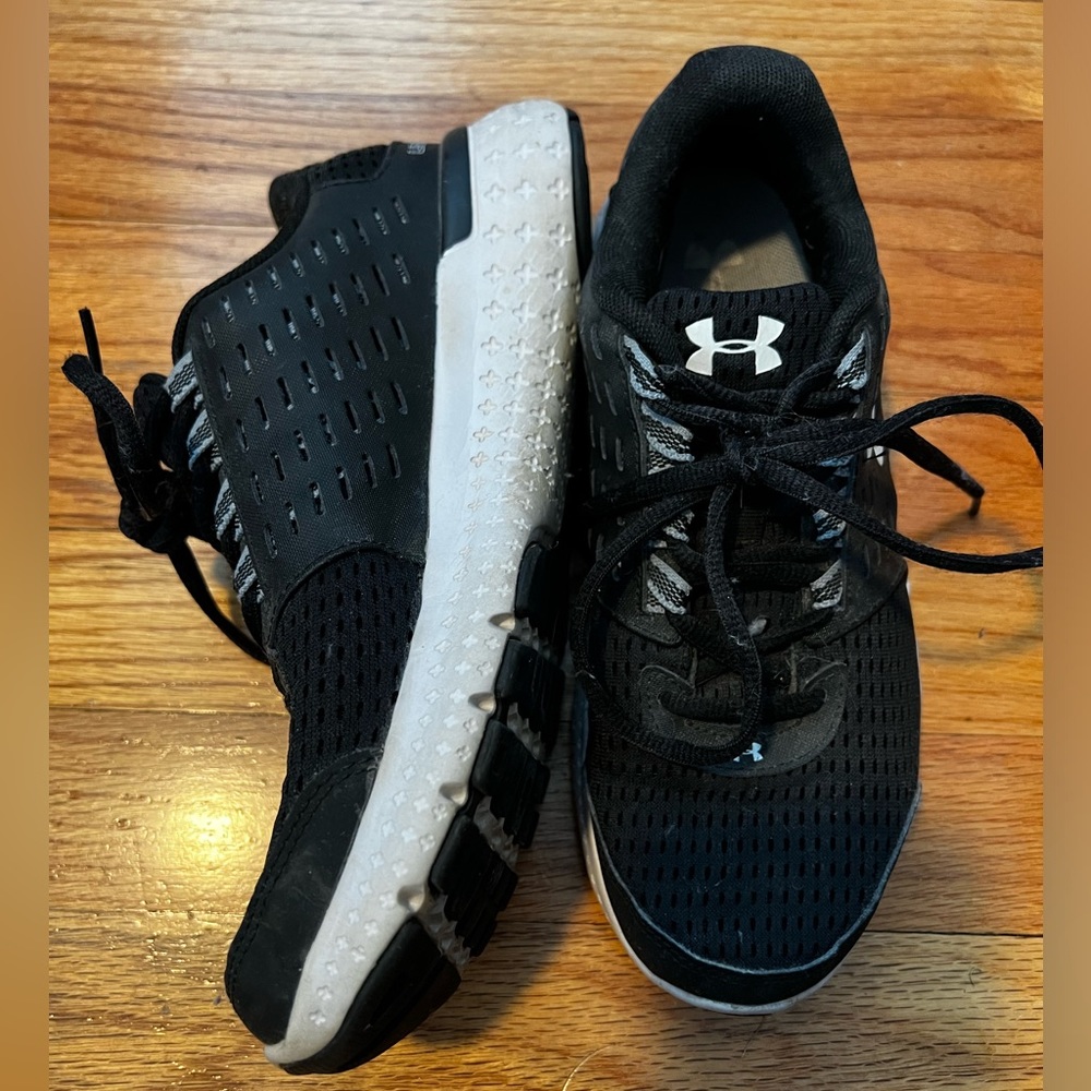 Women’s Under Armor Running Shoes Black/White size 8